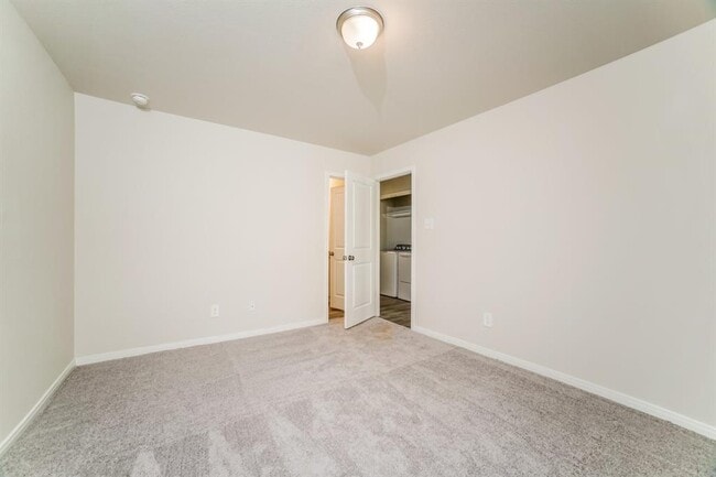 Building Photo - 15705 Del Norte Dr