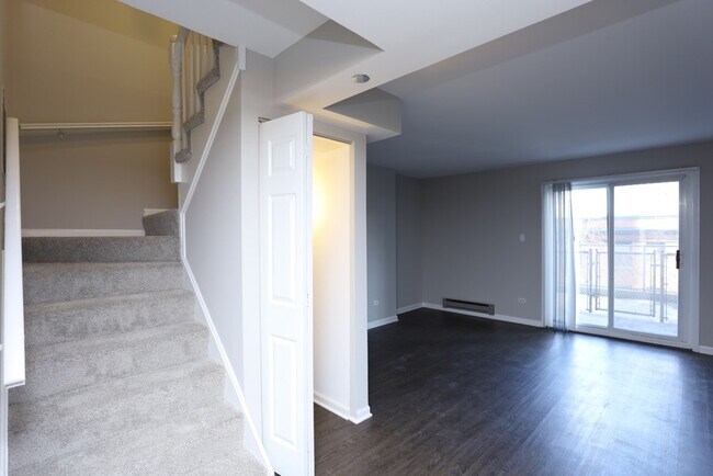 Building Photo - 4334 N Hazel St