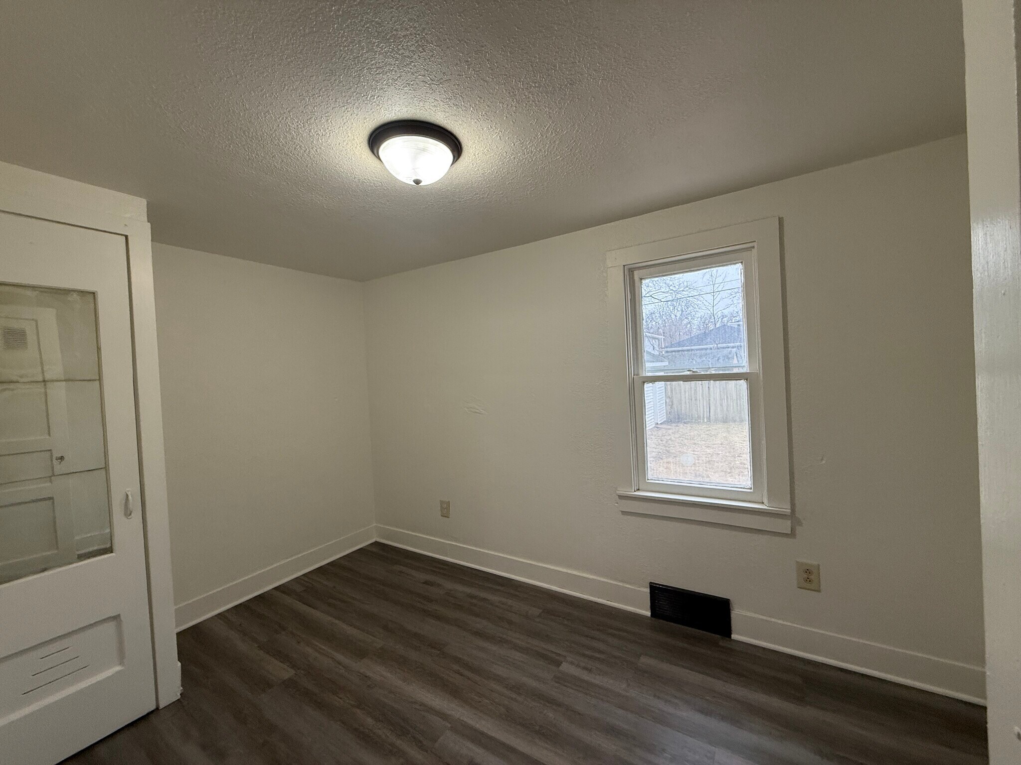 Building Photo - 1324 Kenwood Ave