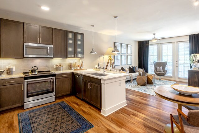 Building Photo - 444 E Dallas Rd