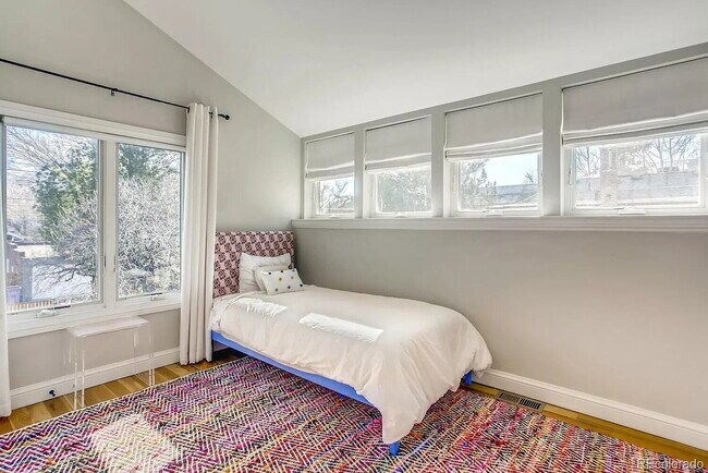 Building Photo - "Charming 4-Bed Oasis with 2.5 Baths in the Heart of Denver!"