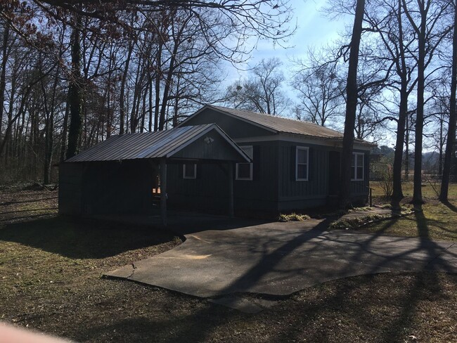 Building Photo - 2/1 Cottage in Shannon $1,095