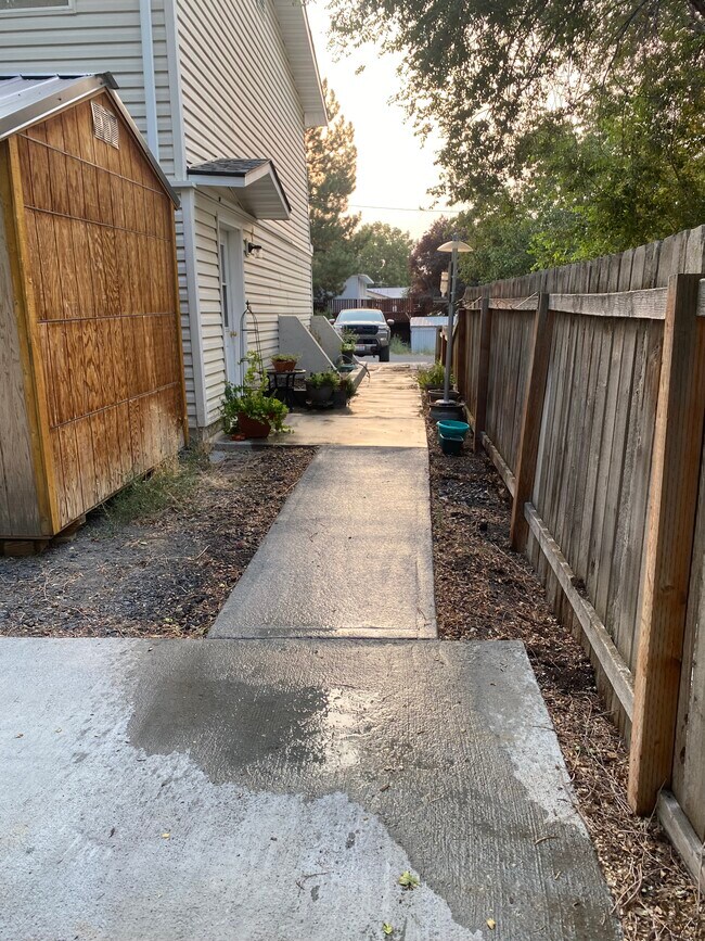 Building Photo - 132 N Bliss St