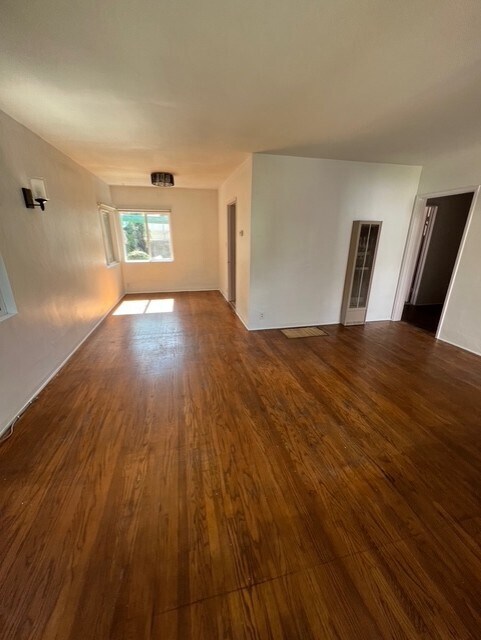 Building Photo - 10810 Camarillo St