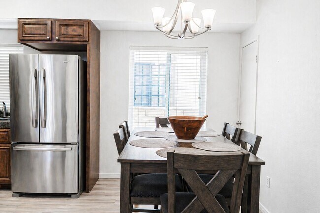 Building Photo - 77795 Sunnybrook Dr