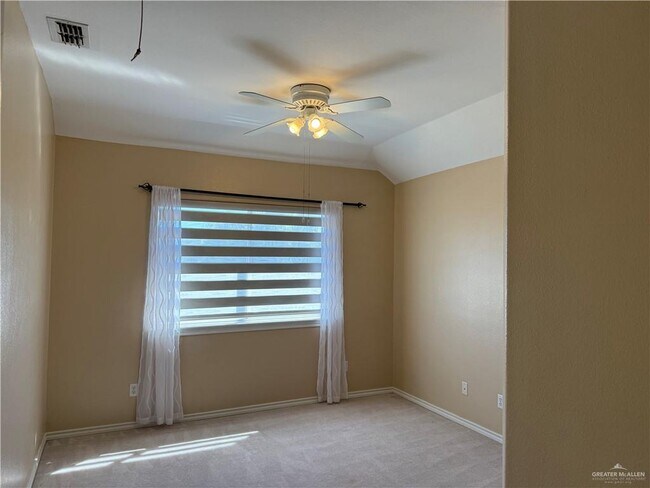 Building Photo - 35 Wisteria Dr