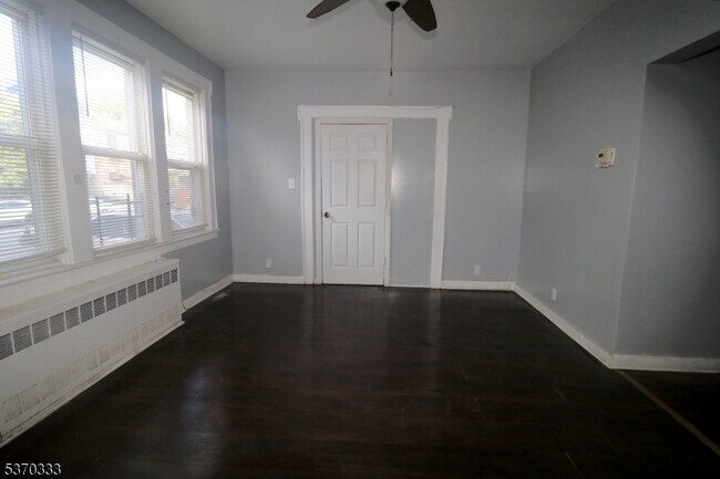 Building Photo - 176 Shephard Ave
