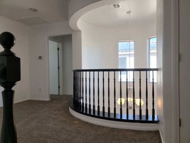 Building Photo - Incredible Views of the Las Vegas Skyline