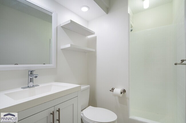 Building Photo - 909 Kahuna Ln