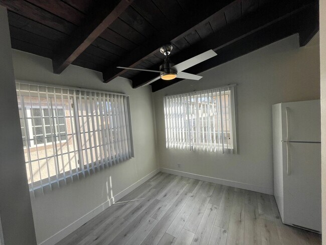 Interior Photo - key3608