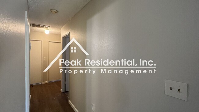 Building Photo - 3 br, 2 bath House - 5912 Birchglade Way