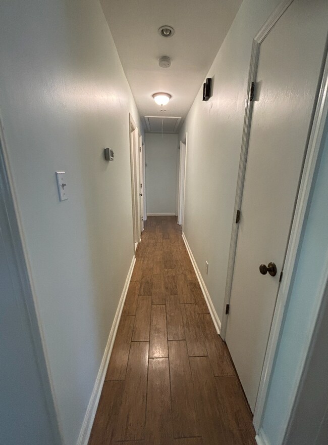 Building Photo - Three bedroom, Two Bathroom Single Family Home for Rent in Wilmington Park!