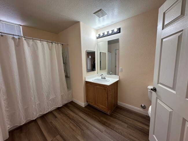 Building Photo - Beautiful 2 bedroom condo for rent.