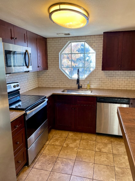 Building Photo - 12513 E Pacific Cir