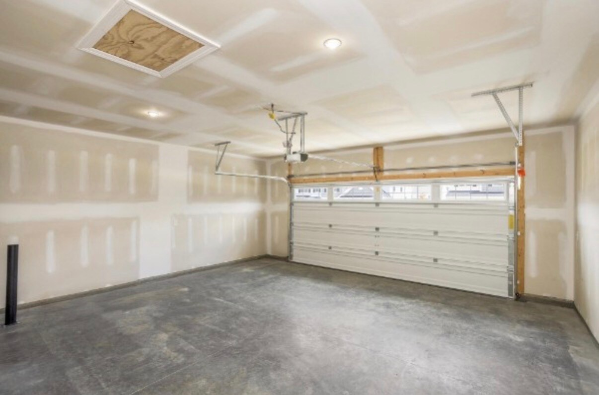 Building Photo - 5021 Salient Dr