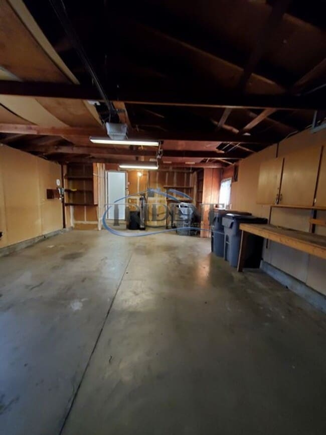 Building Photo - This is a cute 4 bedroom, 2 bath house in an established Woodland community