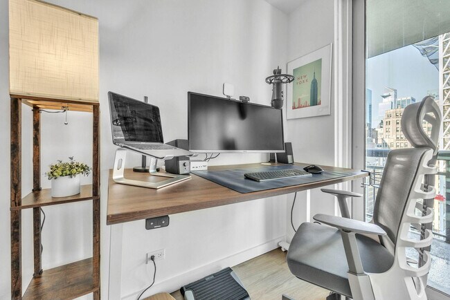 Building Photo - 68 W 37th St