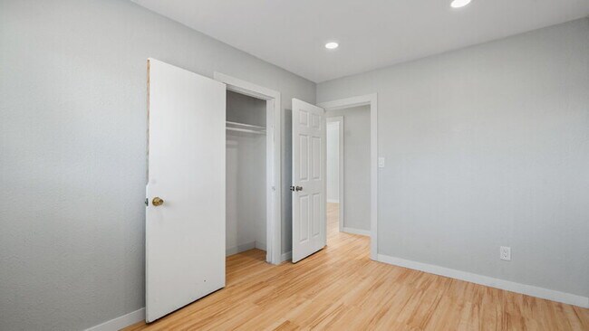 Building Photo - 243 San Jacinto Dr