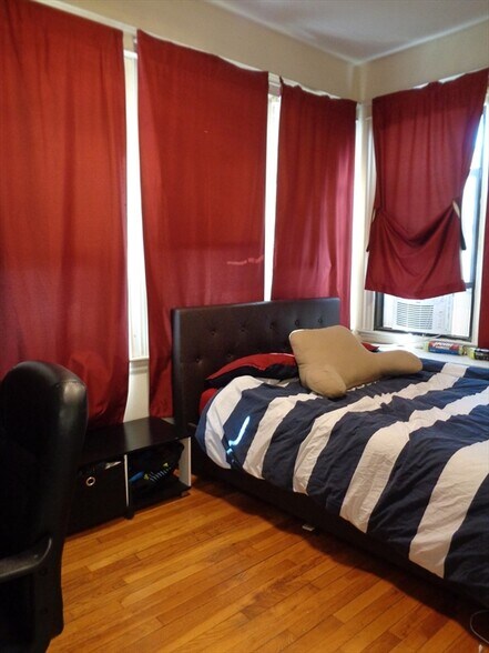 Building Photo - 43 Carlton St