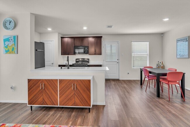 Building Photo - 209 Wishbone Ln