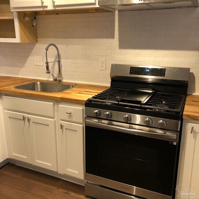 Building Photo - 5940 Mona Ln