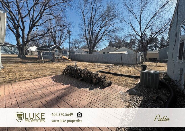 Building Photo - Home for rent in central Sioux Falls with ...