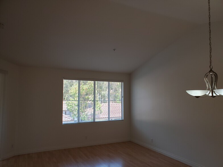 Building Photo - 2676 Dietrich Dr