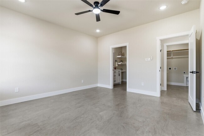 Building Photo - 1001 Agua Escondida Ct