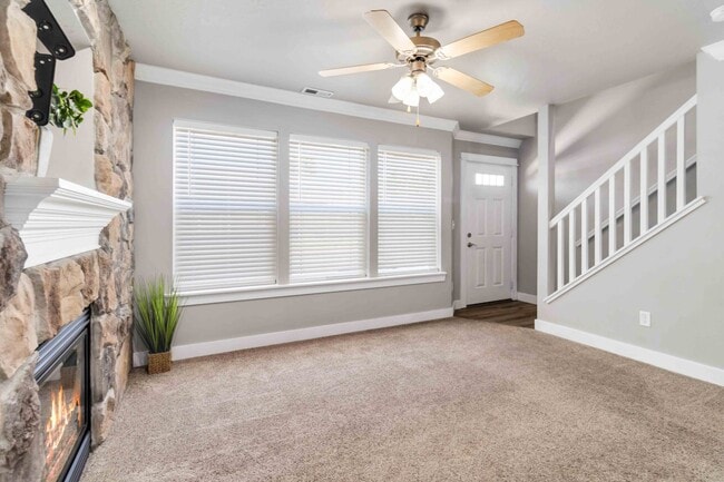 Building Photo - 2 bedroom Townhome