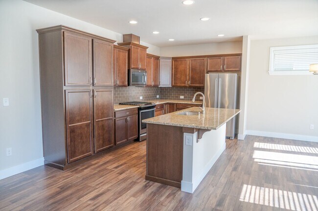 Building Photo - 3 Bedroom Home in Millcreek