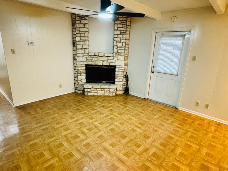 Building Photo - 4254 Desert View Dr