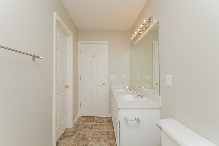 Building Photo - 336 Stewart Springs Dr