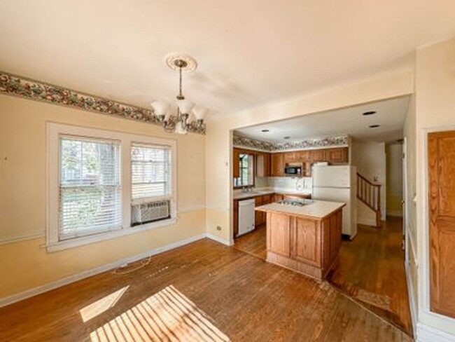 Building Photo - A beautiful and spacious rental home perfe...