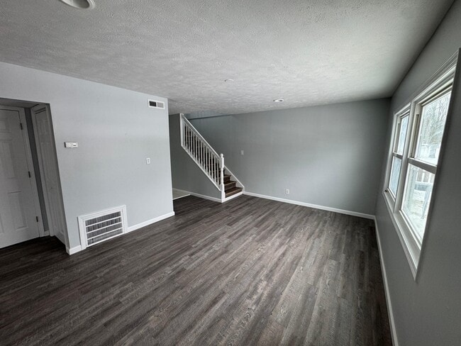 Building Photo - 416 E Chippewa Ave