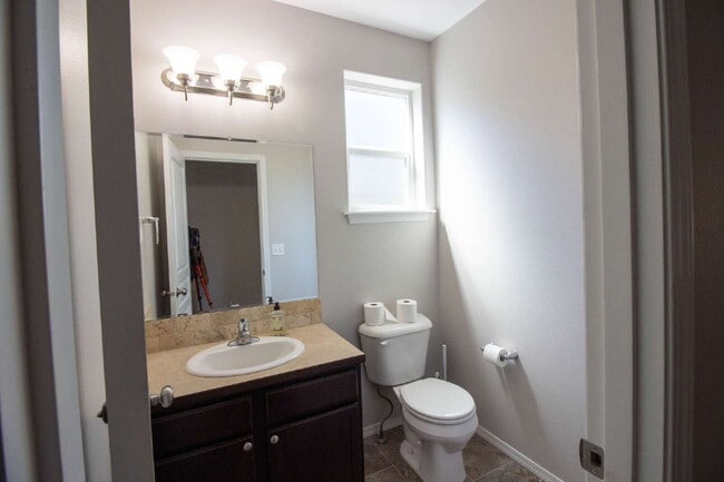 Building Photo - A BEND HOME FOR PEOPLE AND PETS!