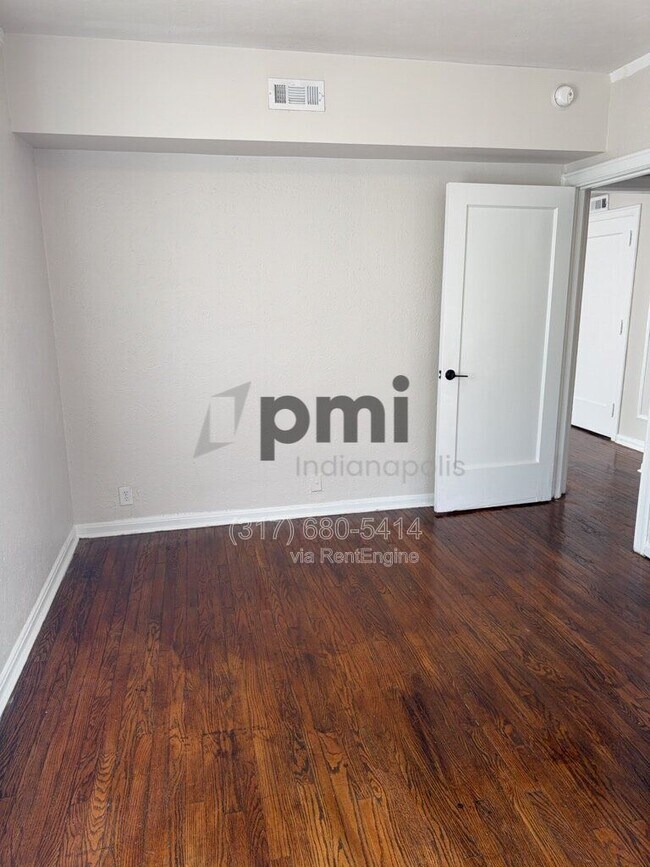 Building Photo - 1 W 28th St