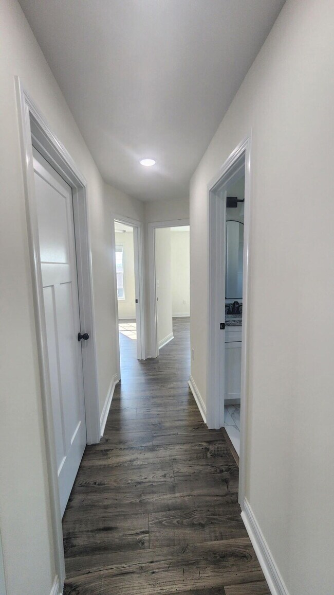 Building Photo - 929 Olympic Ct