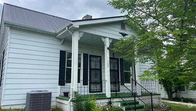 Building Photo - Newly Renovated 3-Bedroom, 1-Bath Home wit...