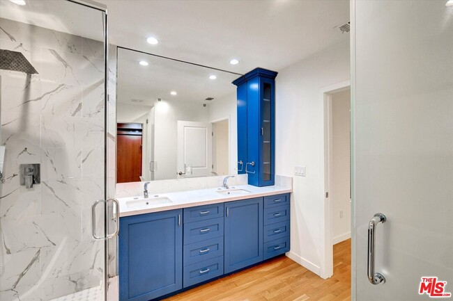 Building Photo - 5400 W 82nd St