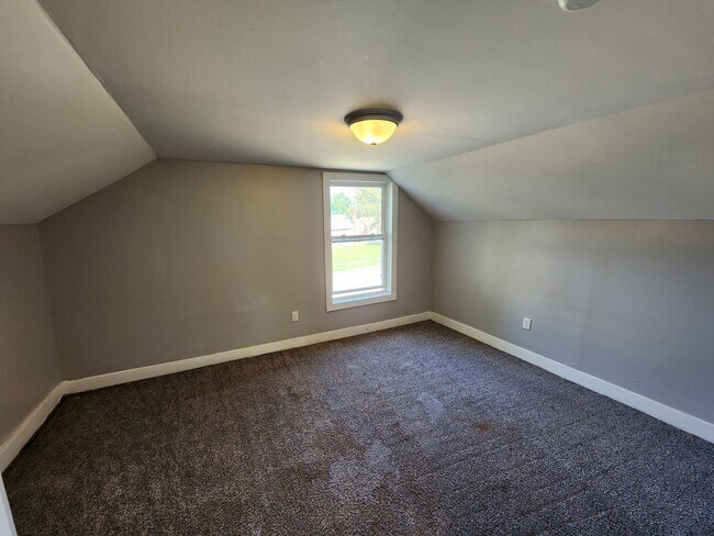 Building Photo - SW 713/715 14 1/2 St