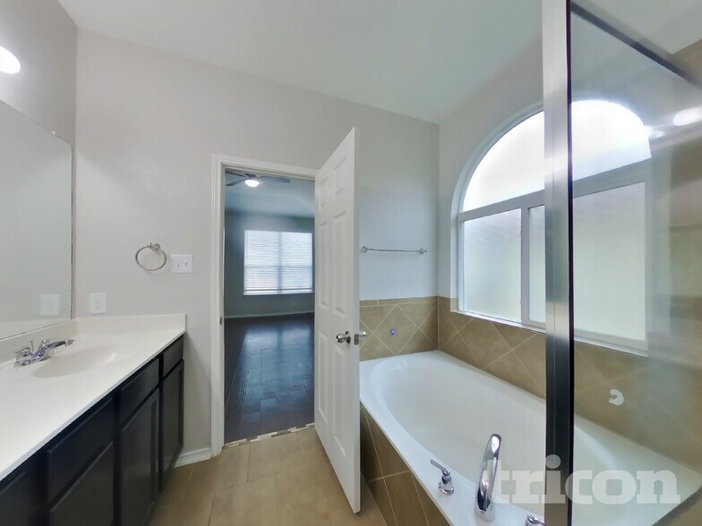 Building Photo - 131 Reeves Garden