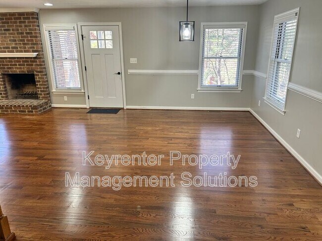 Building Photo - 33 Oak Ln