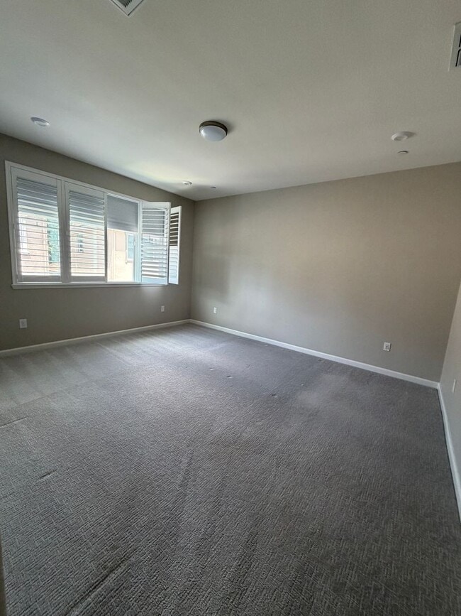 Building Photo - 700 Apricot Cir