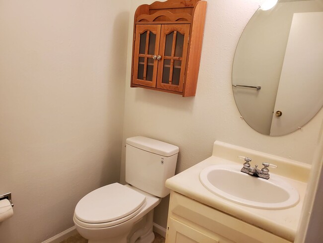 Building Photo - FANTASTIC 2 BEDROOM TOWNHOUSE IN THORNTON,...