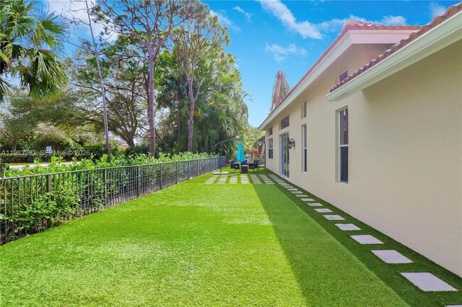 Building Photo - 6995 Cypress Cove Cir