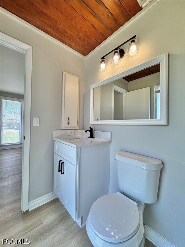 Building Photo - 7346 Captiva Blvd