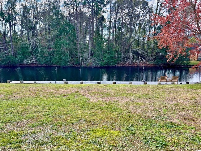 Building Photo - Charming 3-Bedroom Home with Modern Upgrad...