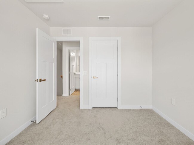 Building Photo - Move In Special - Greenville Dream Townhome: Modern 3 BR, 2.5 BA Steps from the Swamp Rabbit Trai...