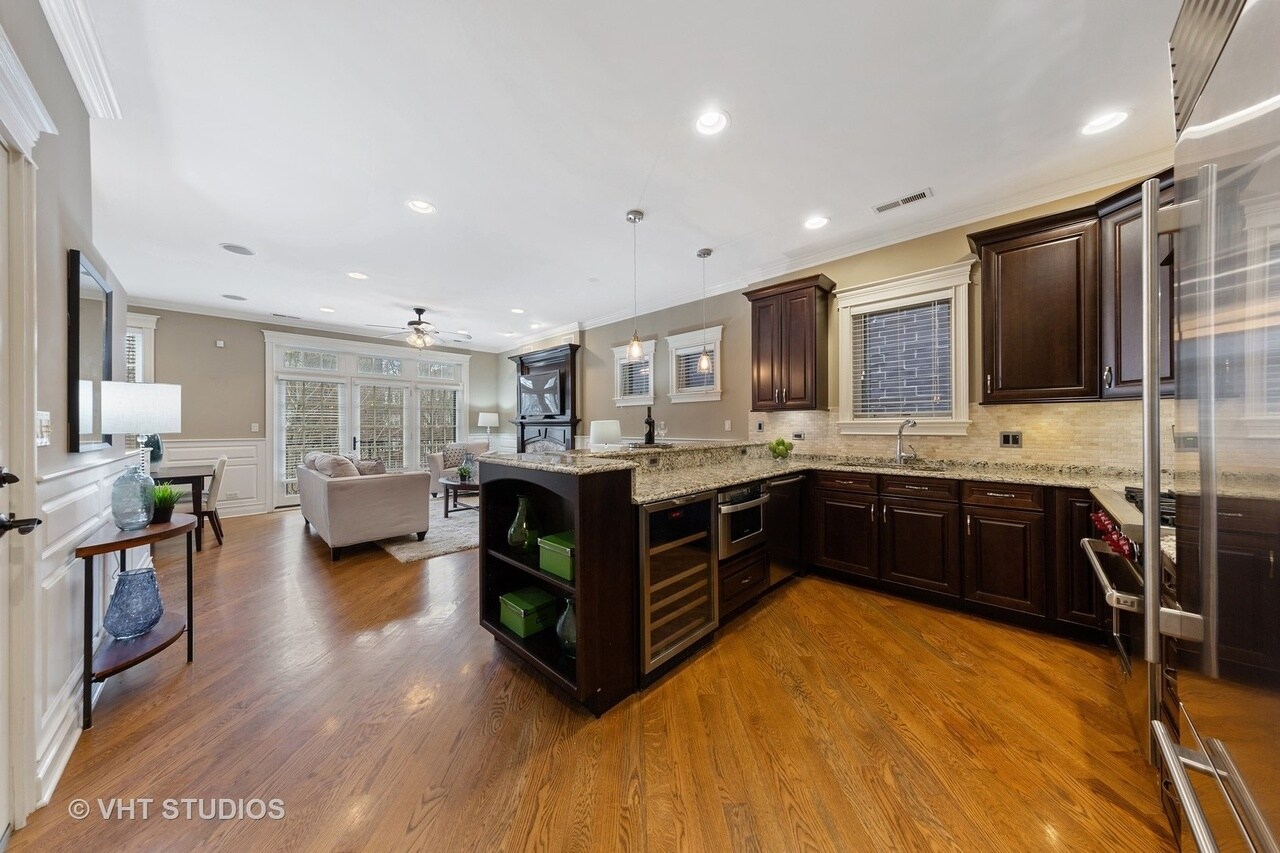 Kitchen - 3247 N Clifton Ave