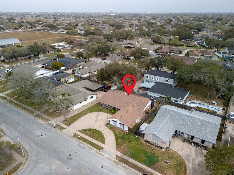 Building Photo - 6314 Senators Dr